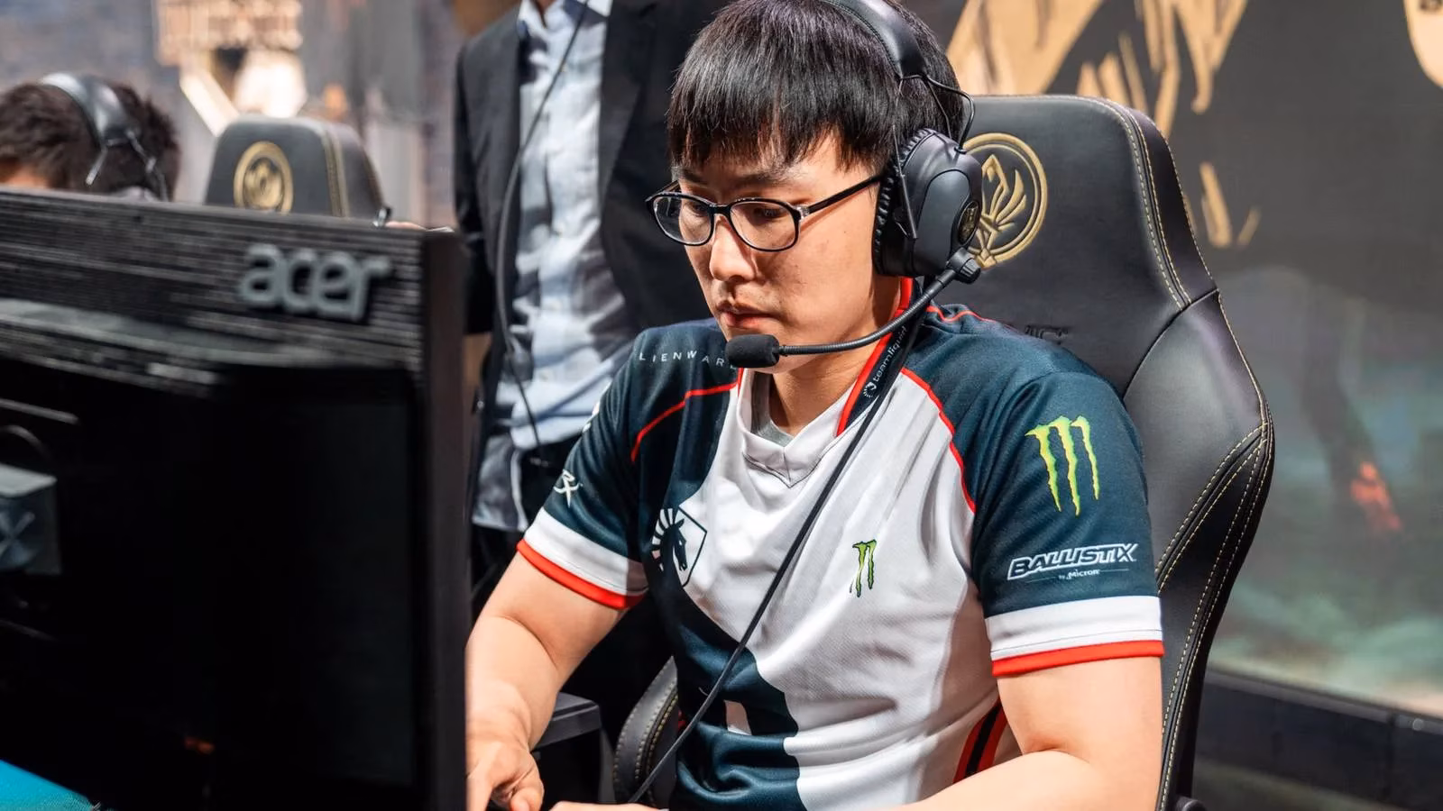 doublelift-faces-temporary-ban-for-purchased-account-in-unranked-challenge-image-0